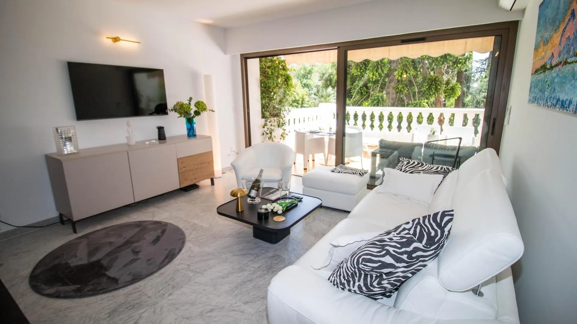 Calme Absolu, Elegant Et Arbore Avec Piscine Cannes