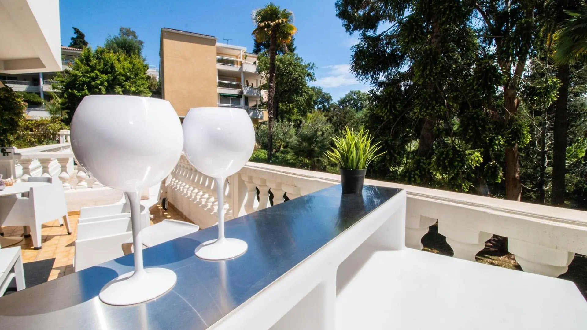 Calme Absolu, Elegant Et Arbore Avec Piscine Cannes 0*,  France