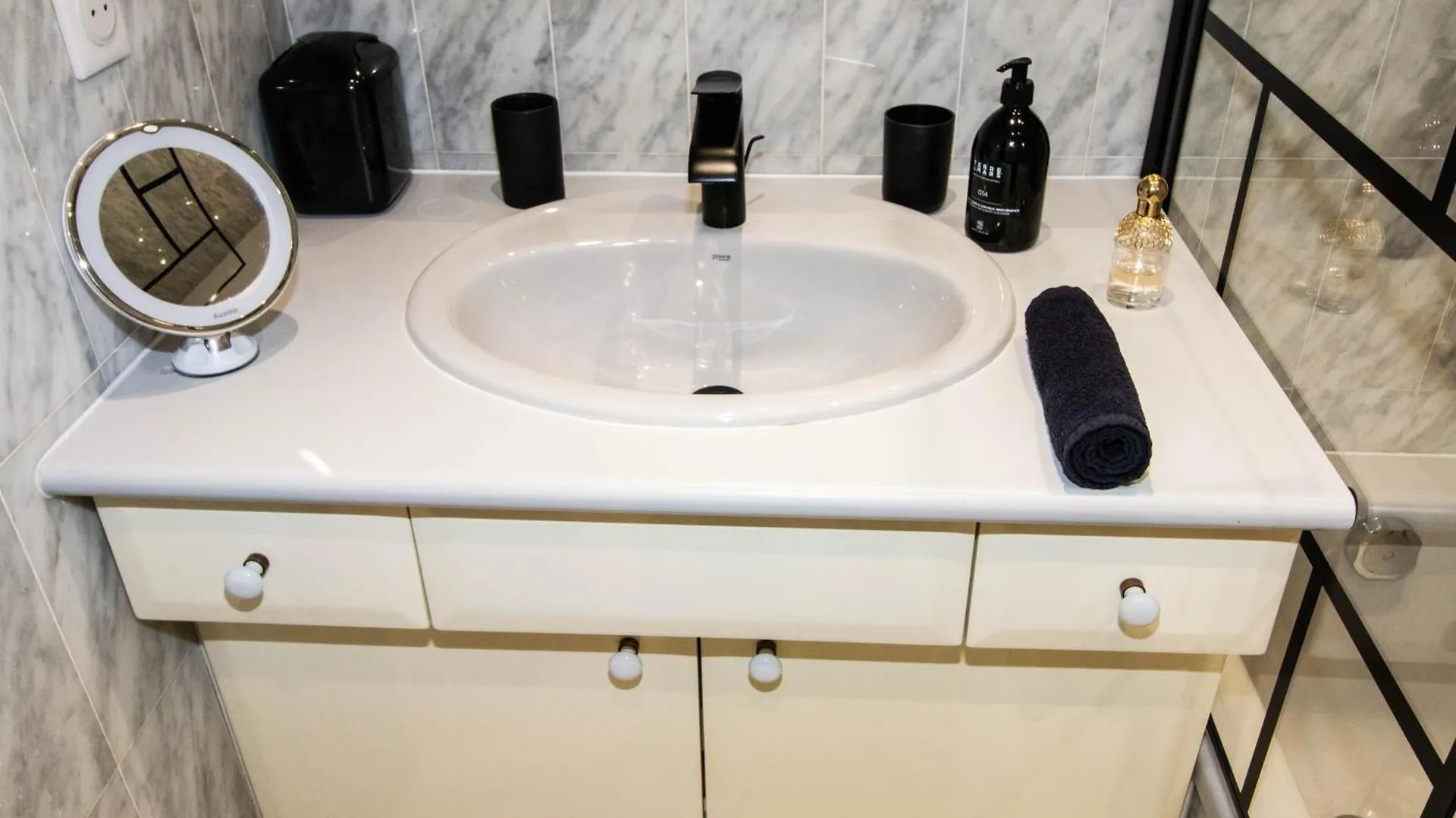 Calme Absolu, Elegant Et Arbore Avec Piscine Cannes 0*,  France