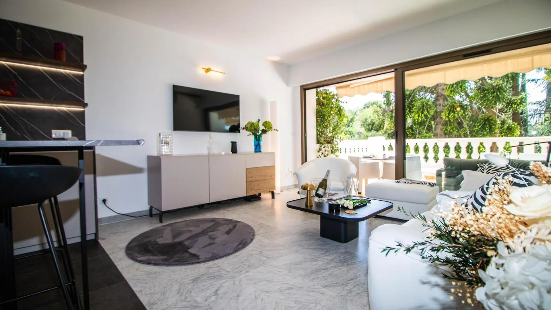 Calme Absolu, Elegant Et Arbore Avec Piscine Cannes France