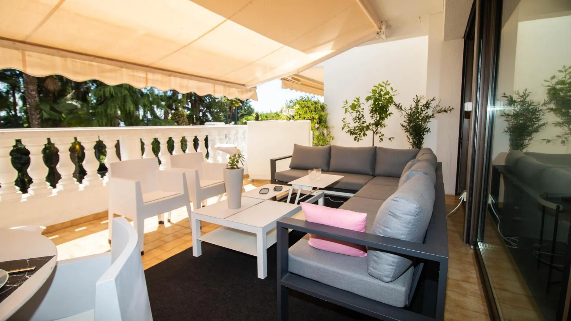 Apartment Calme Absolu, Elegant Et Arbore Avec Piscine Cannes