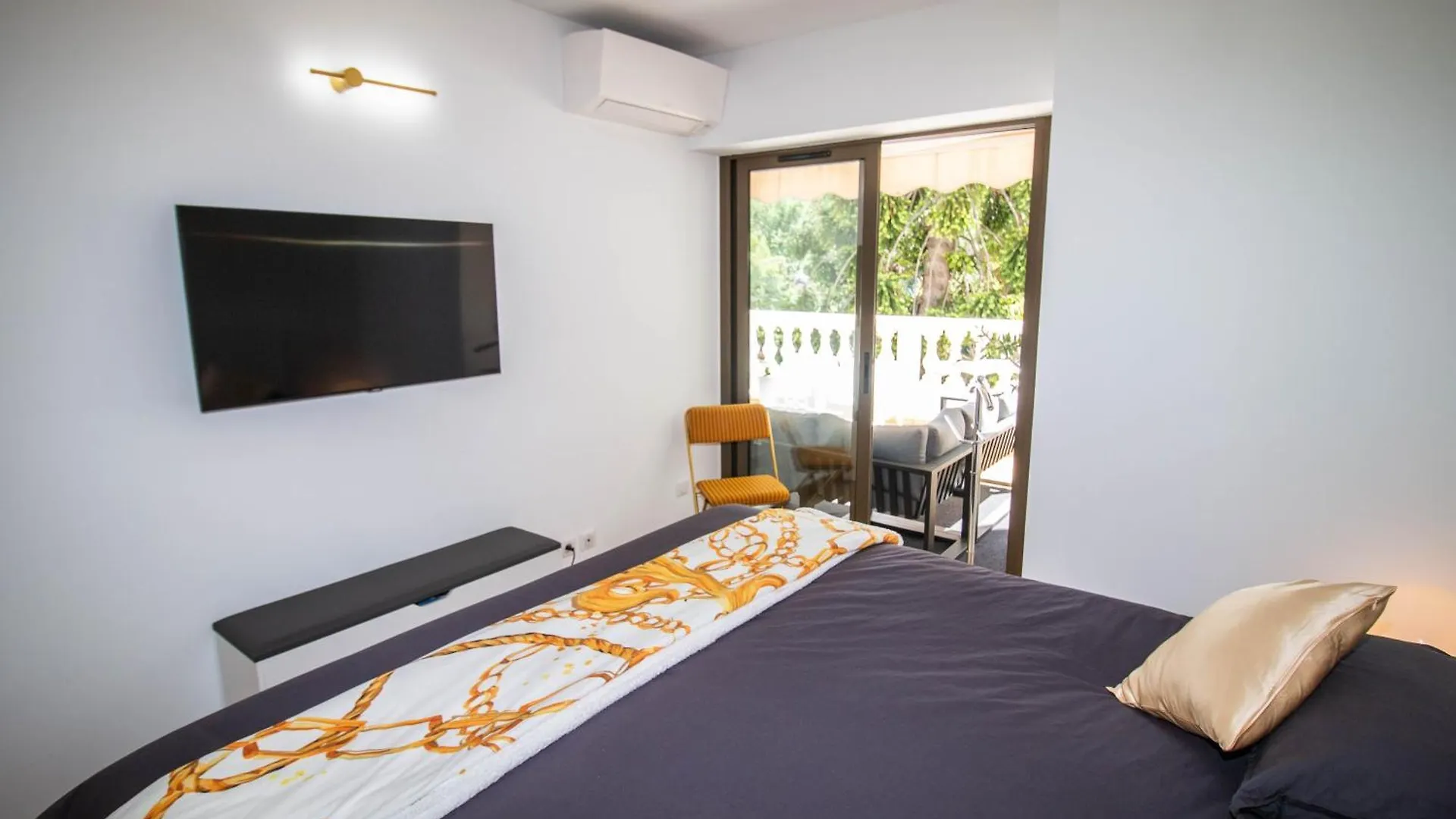 Calme Absolu, Elegant Et Arbore Avec Piscine Cannes
