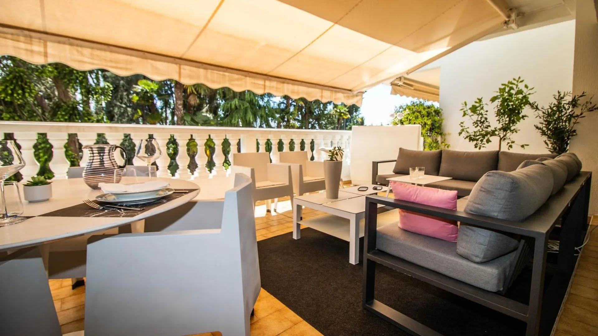Calme Absolu, Elegant Et Arbore Avec Piscine Cannes
