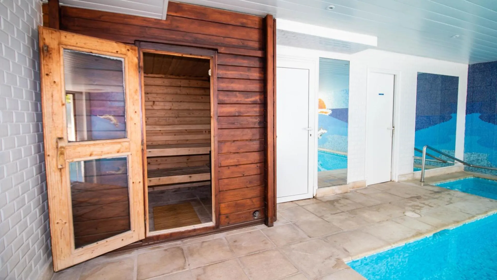 Calme Absolu, Elegant Et Arbore Avec Piscine Cannes France